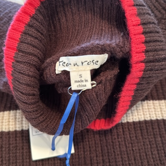 NWT Tea & Rose Turtle Neck Sweater Medium - Picture 2 of 4